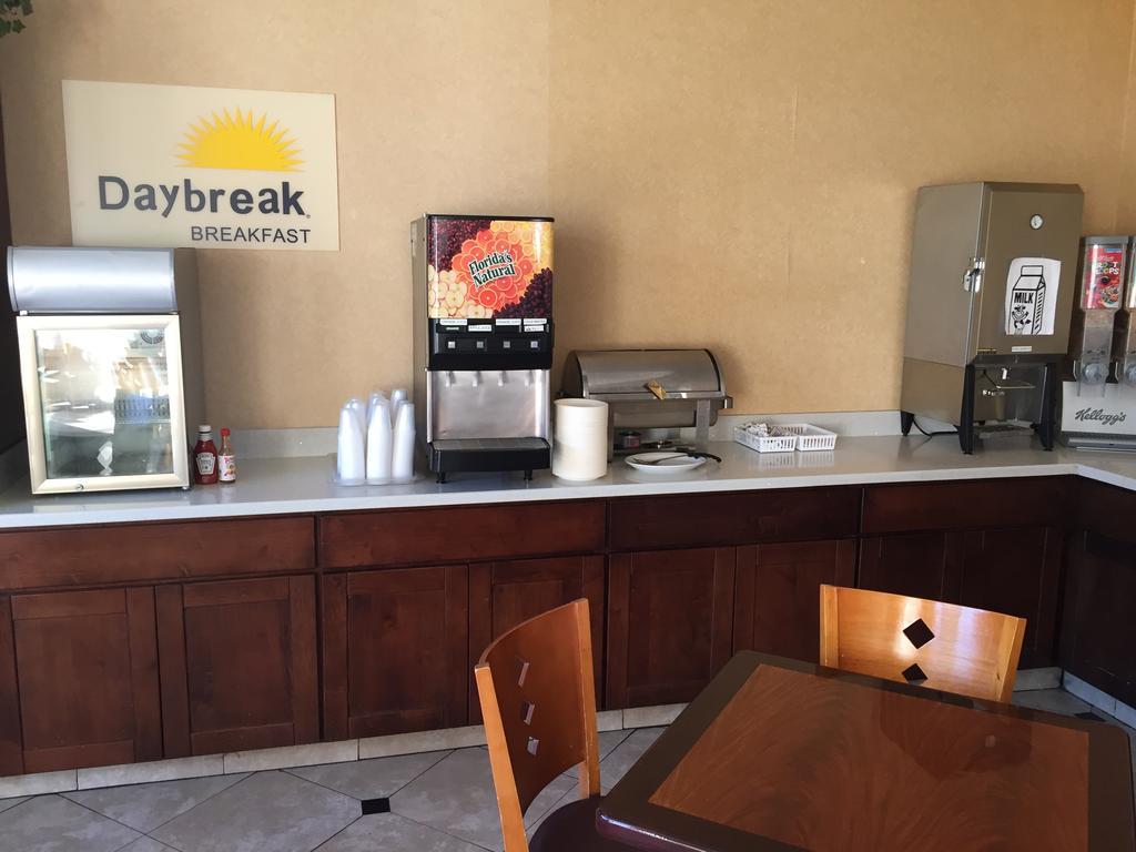 Days Hotel By Wyndham Oakland Airport-Coliseum Dış mekan fotoğraf